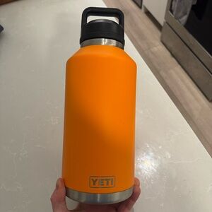 YETI Rambler 64oz
